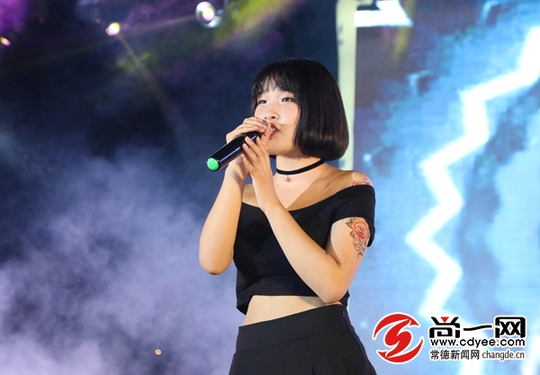 第三届大学生艺术节明星演唱会再续激情 引爆全场图片